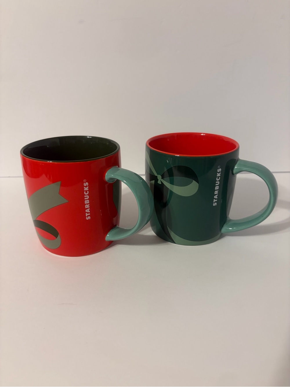 Starbucks holiday mug, set of two red and green gift bow coffee cups 2020 EUC